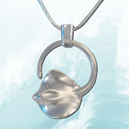 silver sting ray pendant by aquamarine